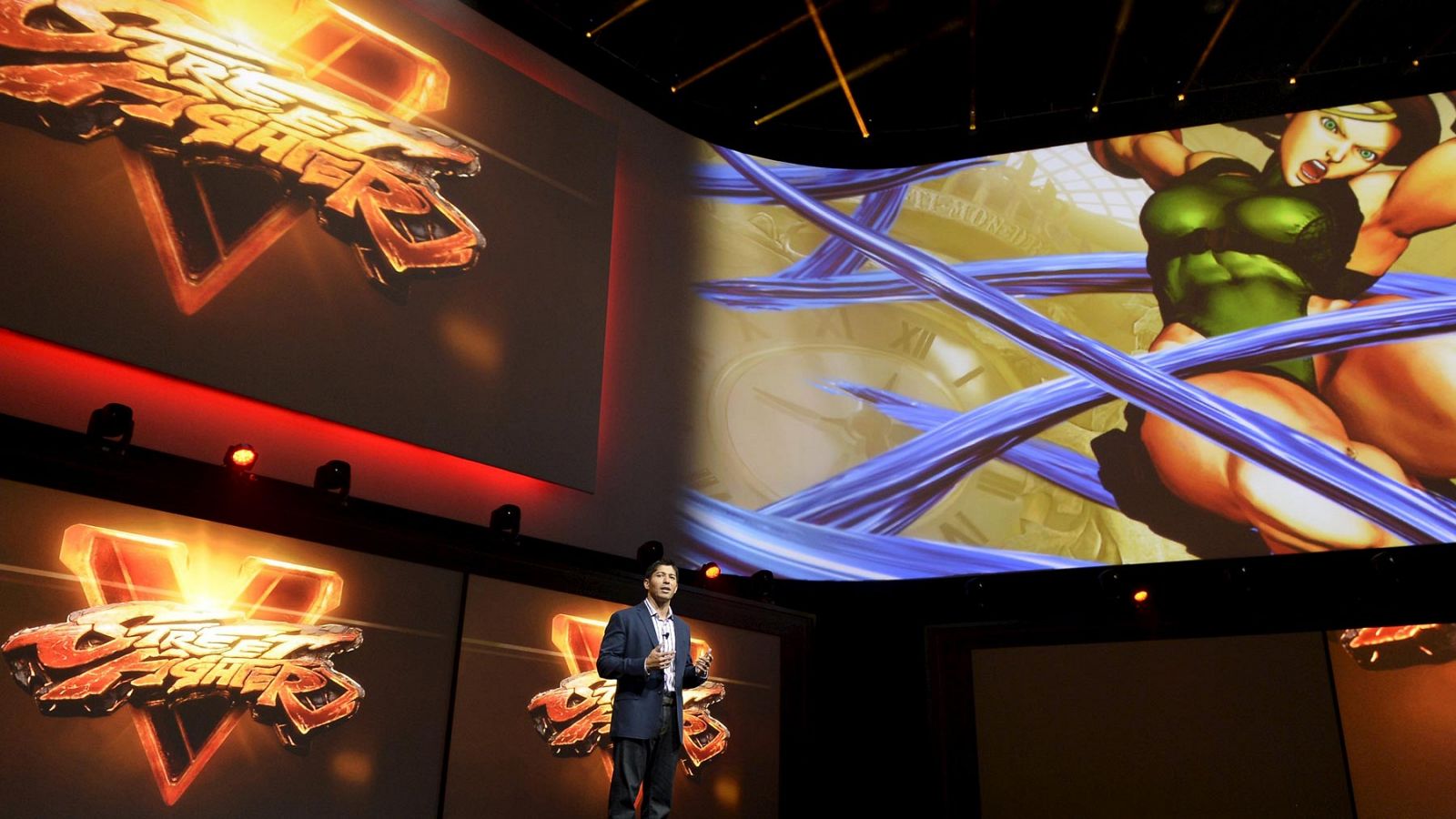 El director de Marketing de marca en Sony América, Asad Qizilbash, introduce el videojuego Street Fighter V en el E3 de Los Ángeles.