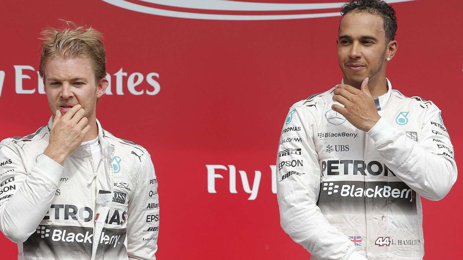 Lewis Hamilton (derecha) y Nico Rosberg, de Mercedes, líder y segundo del Mundial de F1