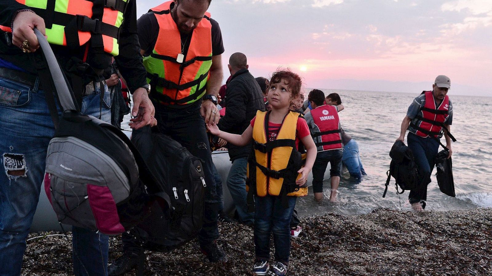 Refugiados sirios recién rescatados en la isla de Lesbos, Grecia.