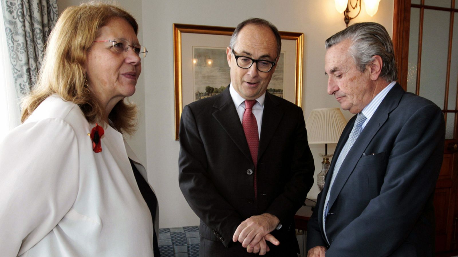 La presidenta de la CNMV, Elvira Rodríguez, junto al subgobernador del Banco de España, Fernando Restoy, y el presidente de la CNMC, José María Marín