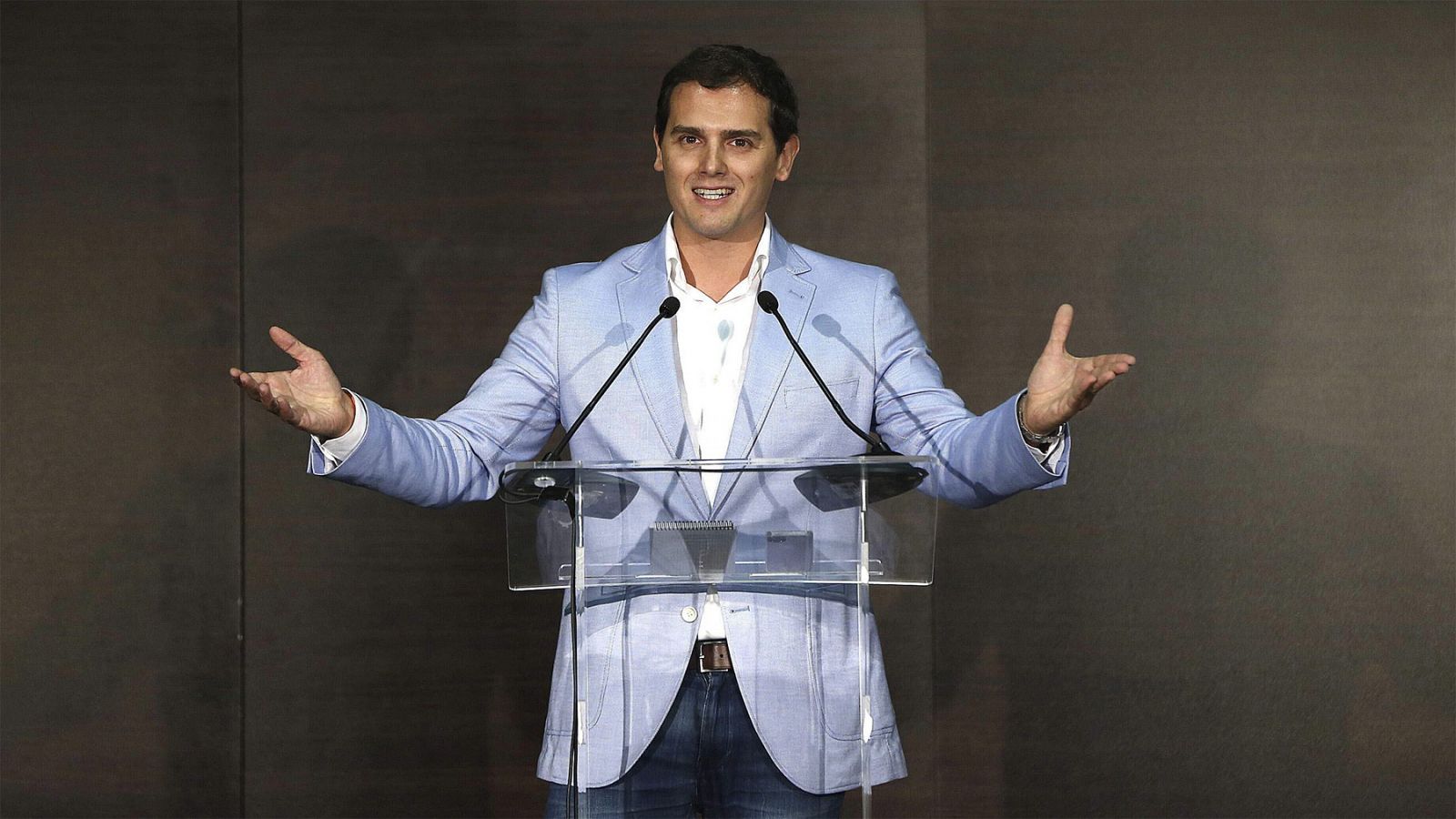 El presidente de Ciudadanos, Albert Rivera, en un hotel madrileño donde ha hecho oficial su candidatura para las primarias del partido para encabezar la lista a las generales.