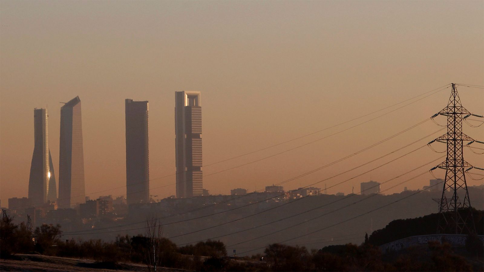 Contaminación sobre el cielo de Madrid, en una imagen de archivo.