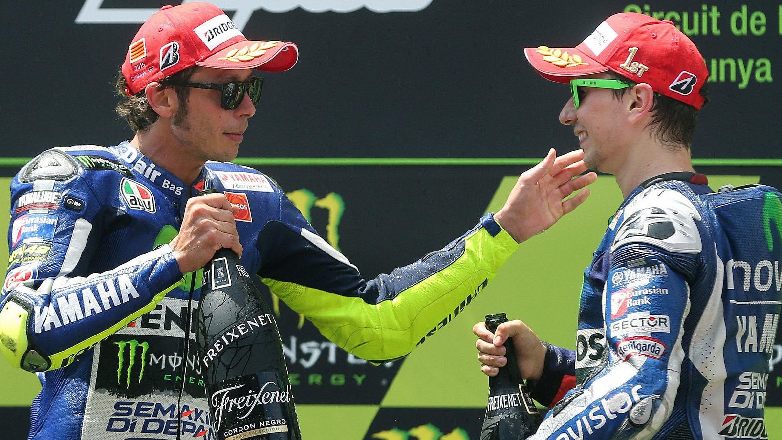 Valentino Rossi (izq.) y Jorge Lorenzo, compañeros en Yamaha y rivales en el Mundial de MotoGP