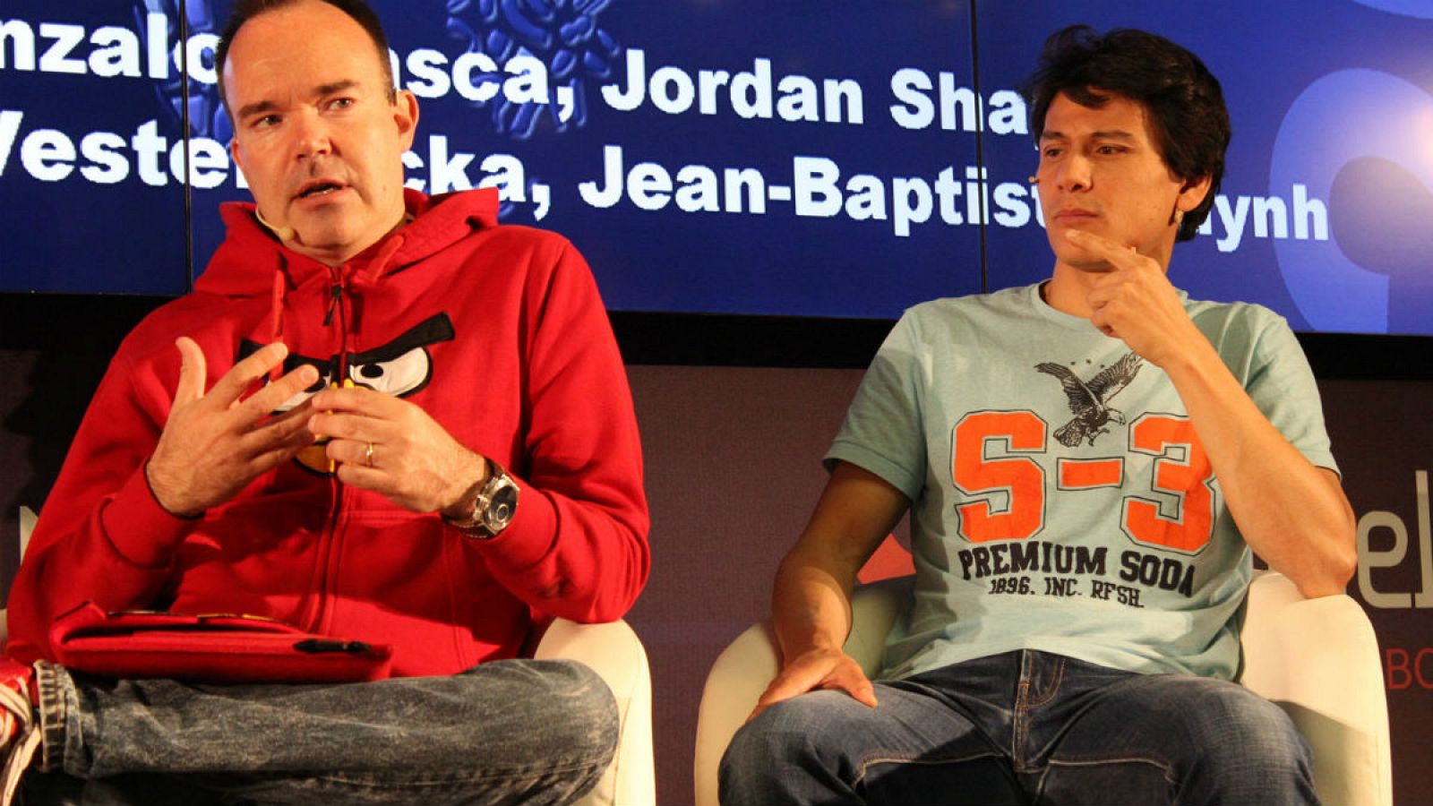 Peter Vesterbacka (Mighty Eagle Rovio) y Jean-Baptiste Huynh (WeWantToKnow) durante la charla sobre educación y videojuegos en Gamelab 2015.