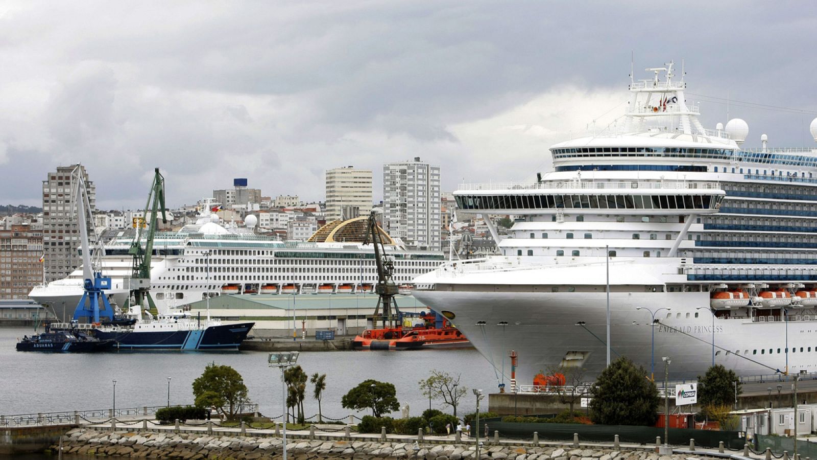 Los cruceros Sea Cloud II, Oceana y Emerald Princess en el Puerto de A Coruña (26/05/2014)