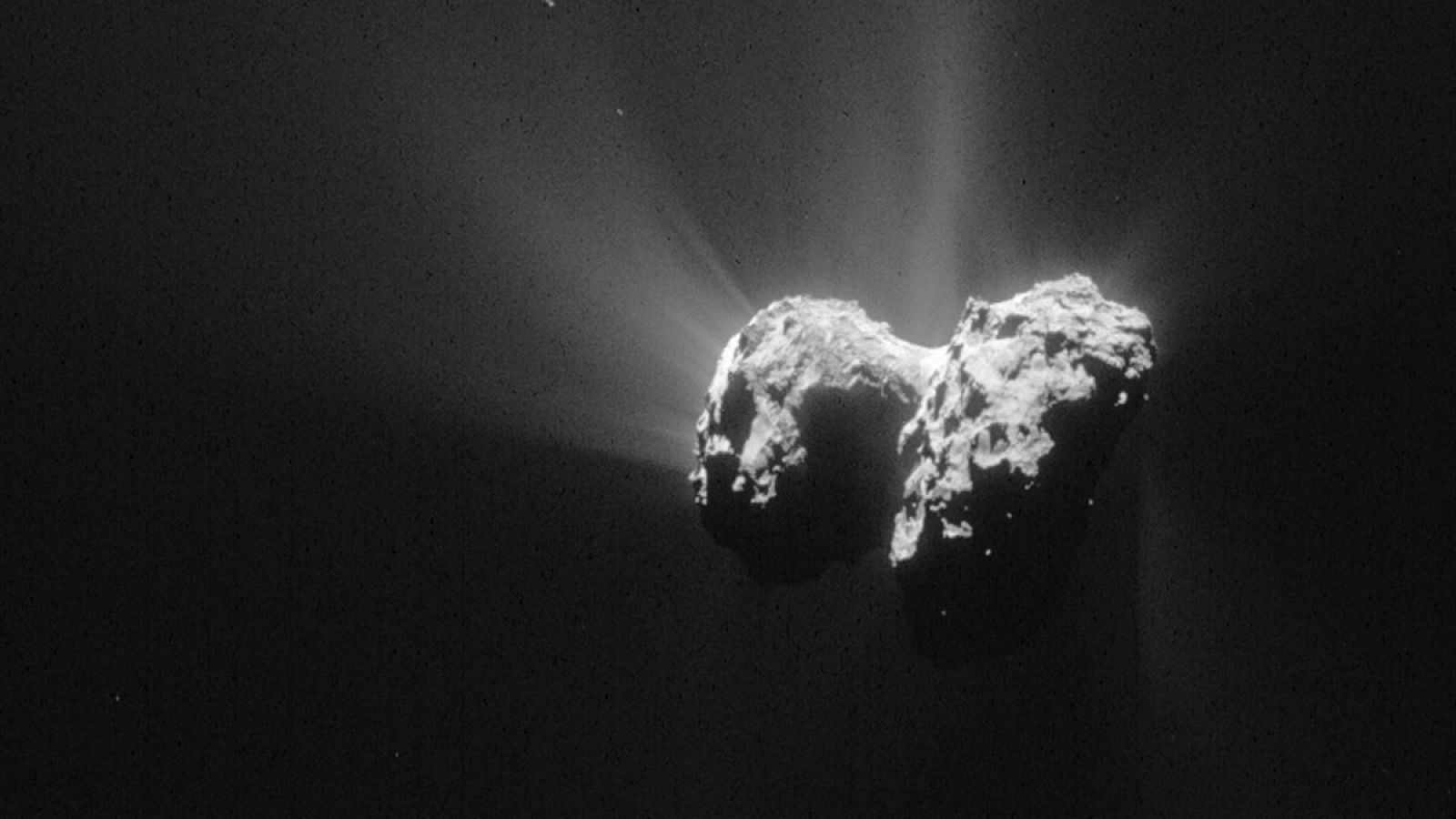 Imagen del cometa del 15 de junio obtenida por Rosetta