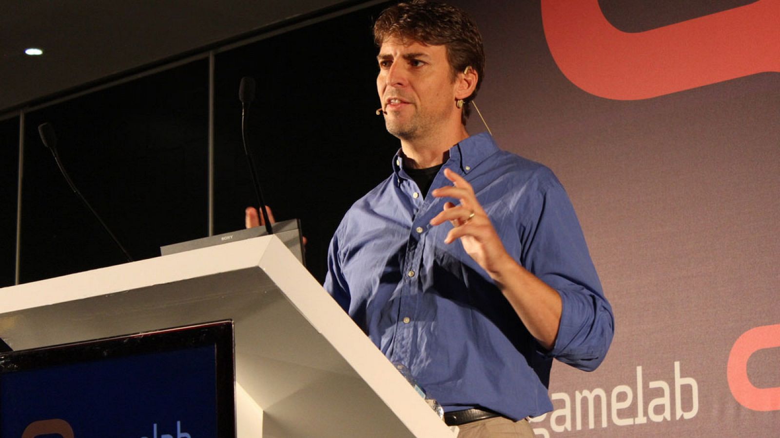 El director de  PlayStation Magic Lab en Sony, Richard Marks, durante su conferencia en Gamelab 2015