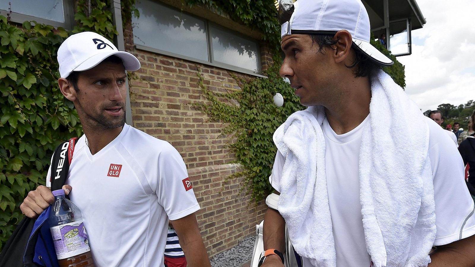 Novak Djokovic y Rafa Nadal preparan el asalto a Wimbledon 2015 / REUTERS