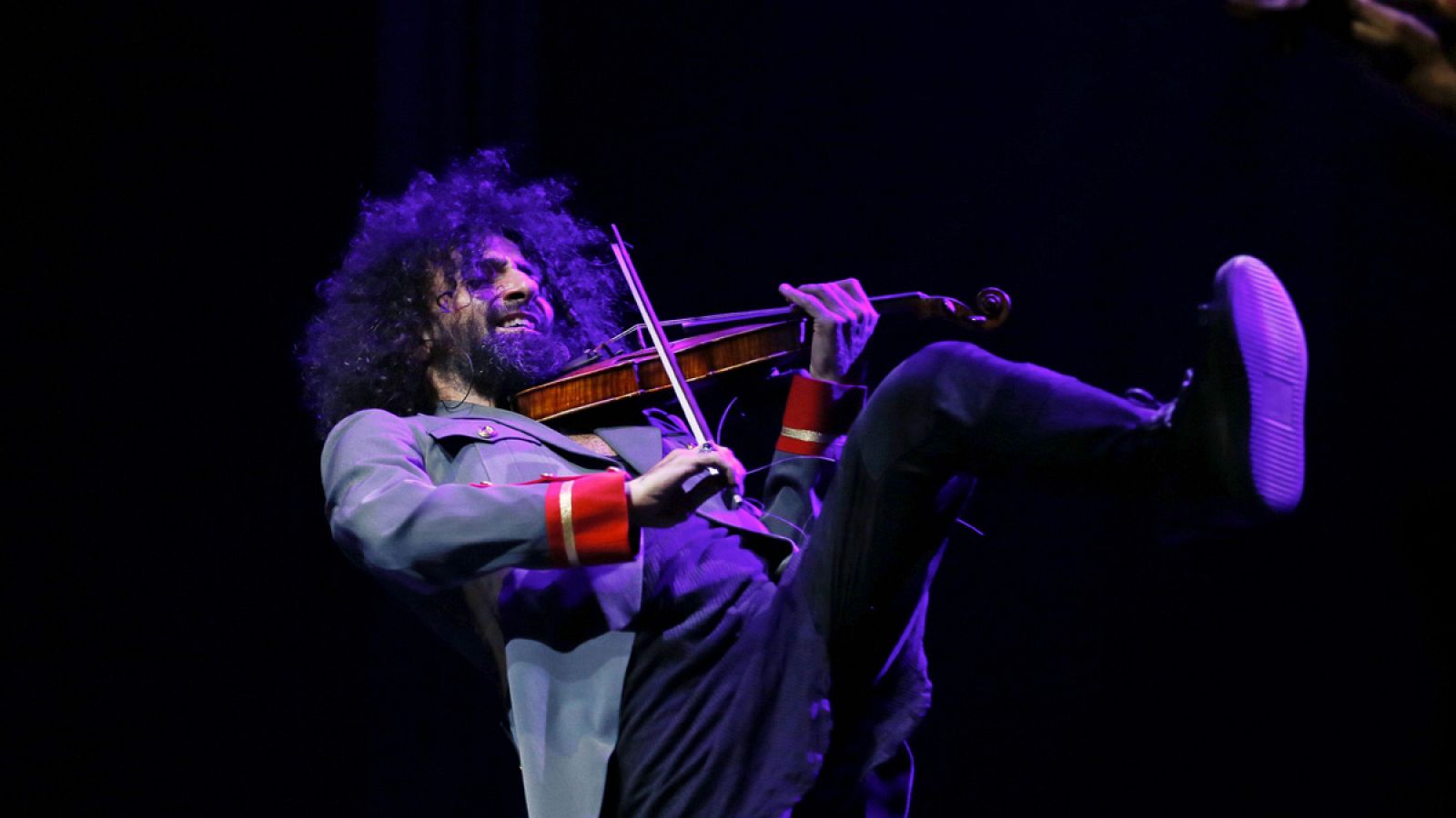 El violinista libanés Ara Malikian, durante su actuación en el Teatro Circo Price dentro de la programación de Los Veranos de la Villa 2015