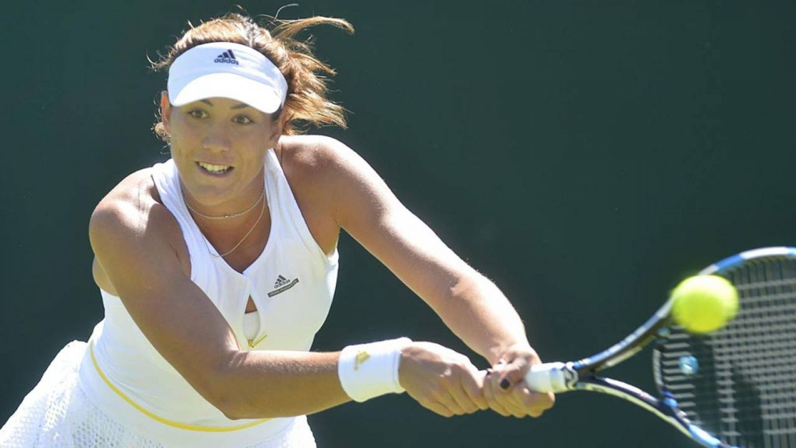 La tenista hispano-venezolana Garbiñe Muguruza, vigésima raqueta en el ránking mundial, selló hoy su pase a la tercera ronda de Wimbledon al superar a la croata Mirjana Lucic-Baroni por 6-3, 4-6 y 6-2.