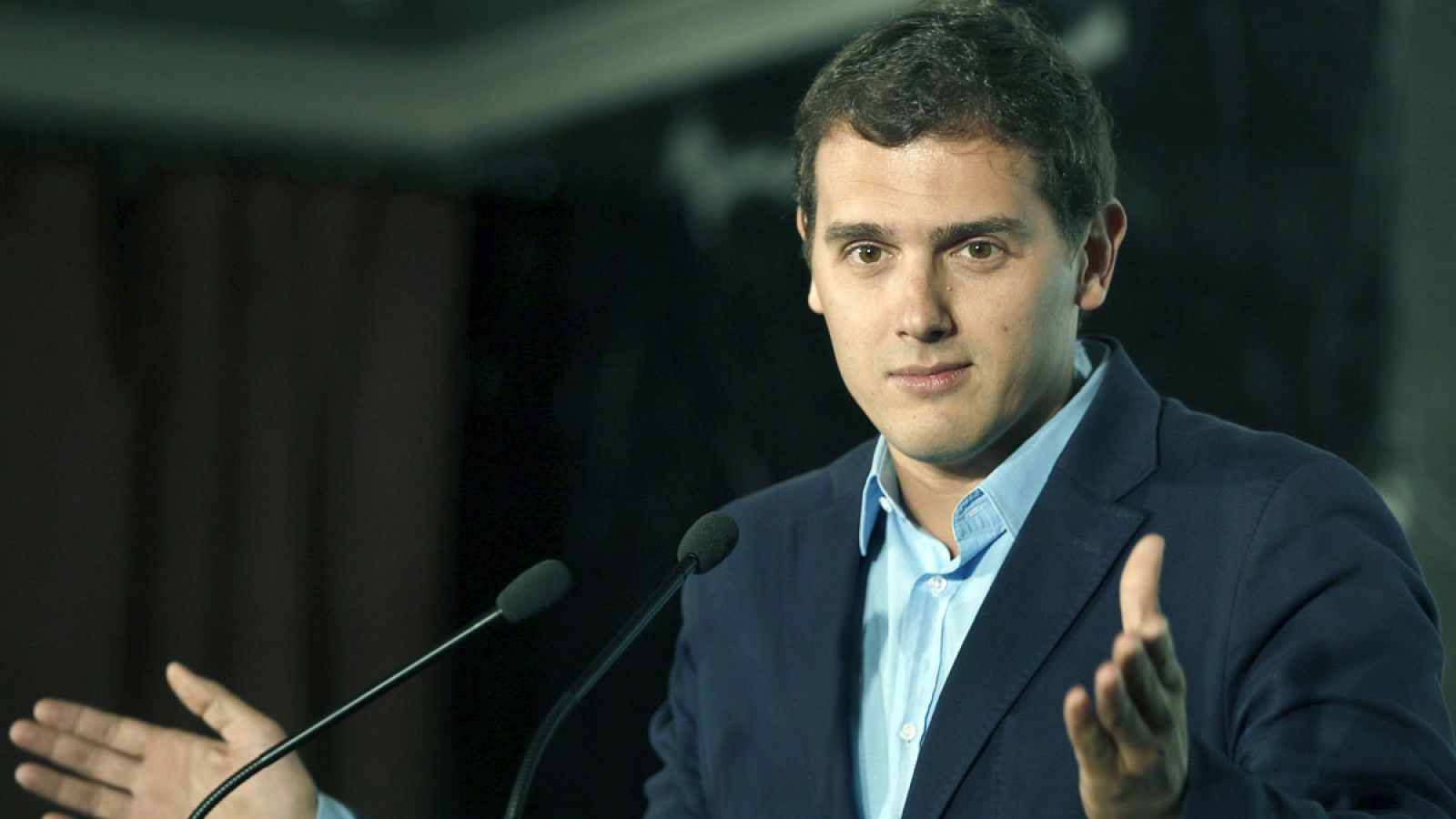 El presidente de Ciudadanos, Albert Rivera, durante su intervención en un hotel barcelonés, donde se ha celebrado el 10 aniversario del manifiesto que dio lugar al nacimiento de C's.