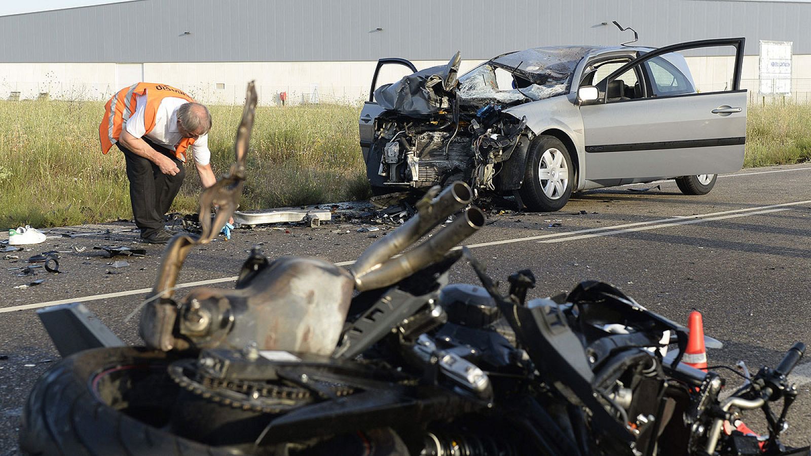 Imagen de archivo de un accidente de tráfico en la provincia de Valladolid en el que han fallecido cuatro personas