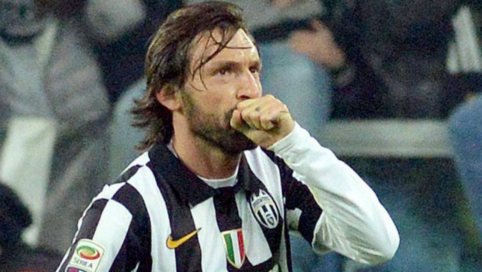 El futbolista italiano Andrea Pirlo, con la camiseta de la Juventus en una imagen de archivo / EFE