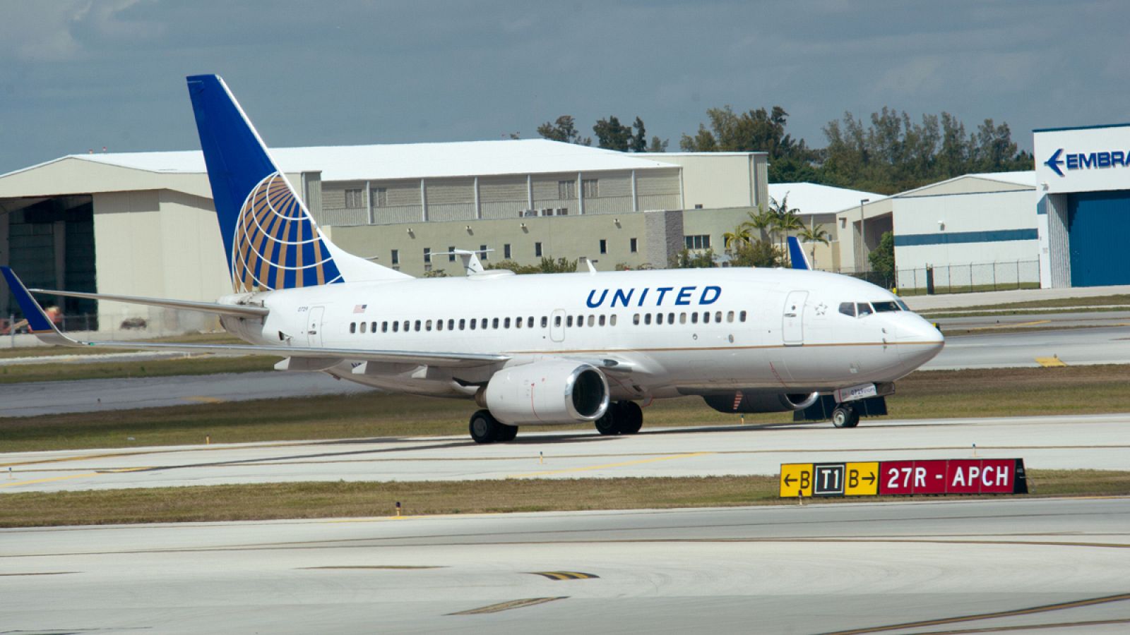 Un avión de United Airlines permanece en tierra en Florida por un fallo informático