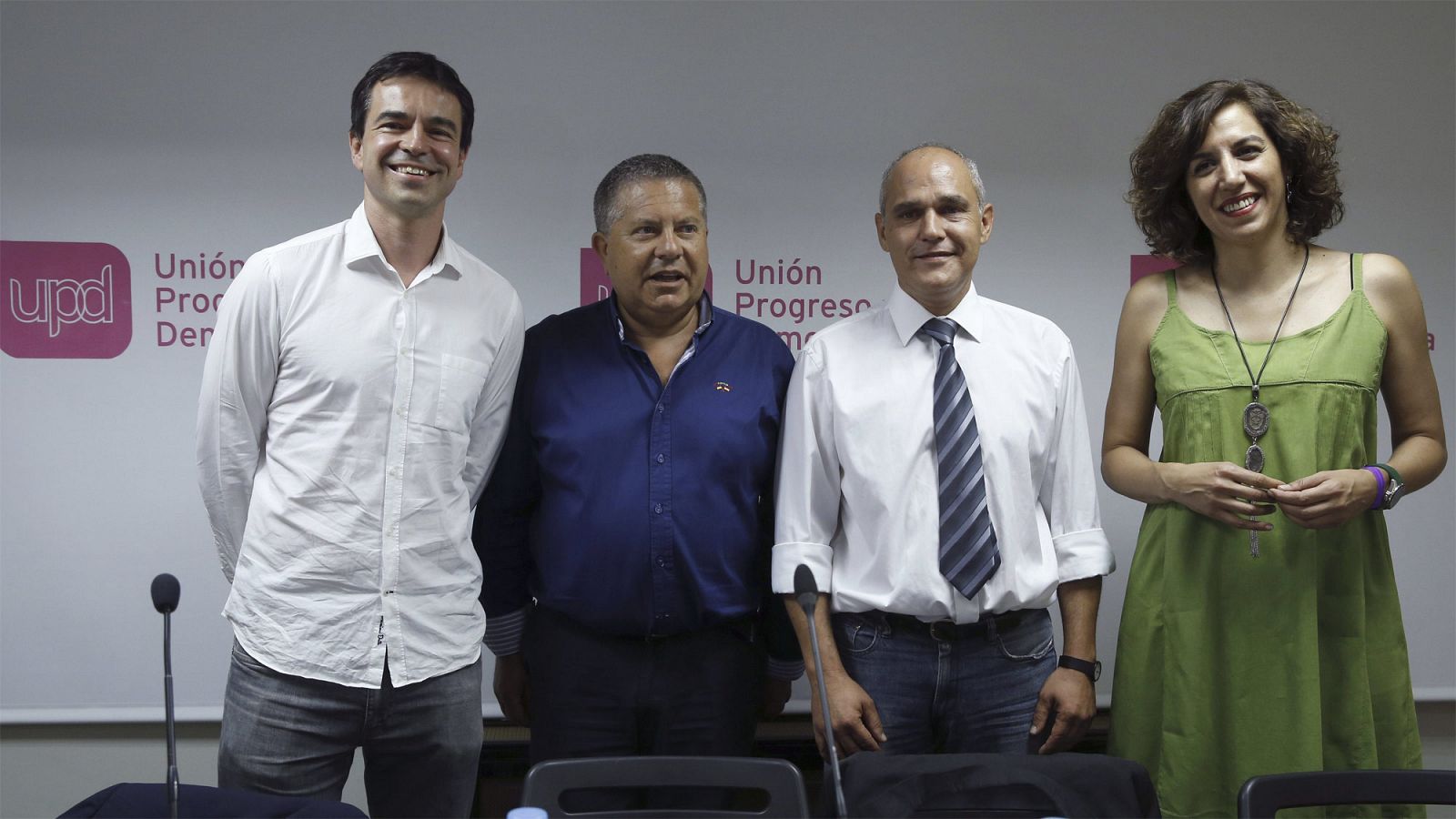 Los cuatro candidatos a dirigir UPyD, Andrés Herzog, Julián Domínguez, José Antonio Rueda e Irene Lozano, posan antes de un debate a cuatro.