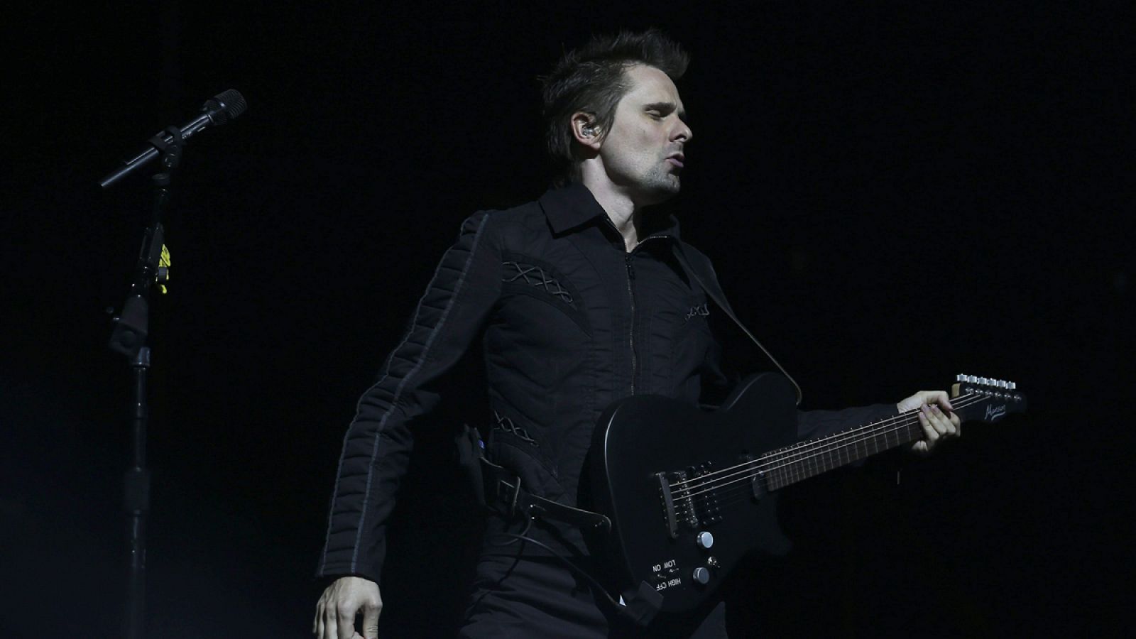 Matthew Bellamy, vocalista de la banda británica Muse.