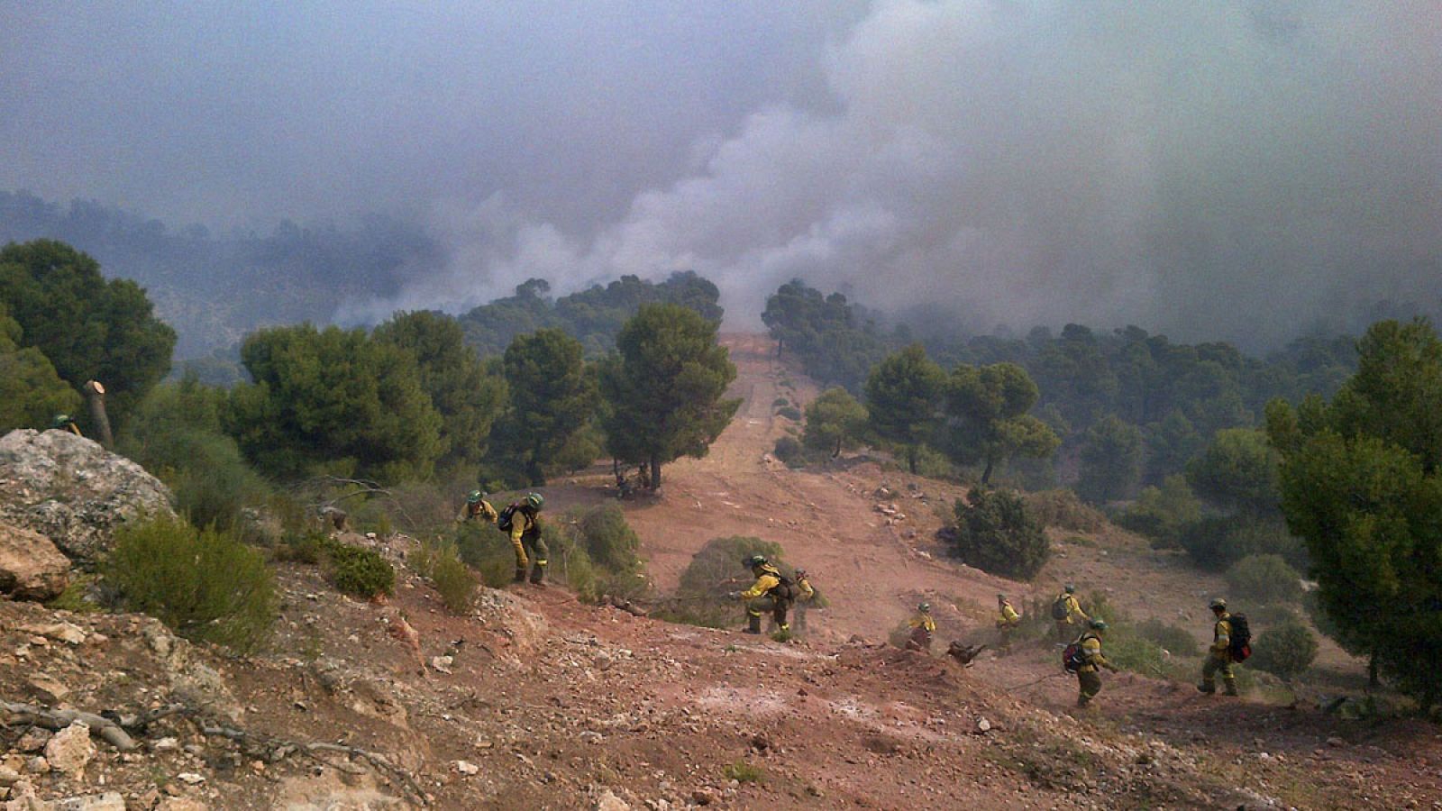 El fuego declarado en Quesada, en Jaén, está estabilizado pero sigue activo