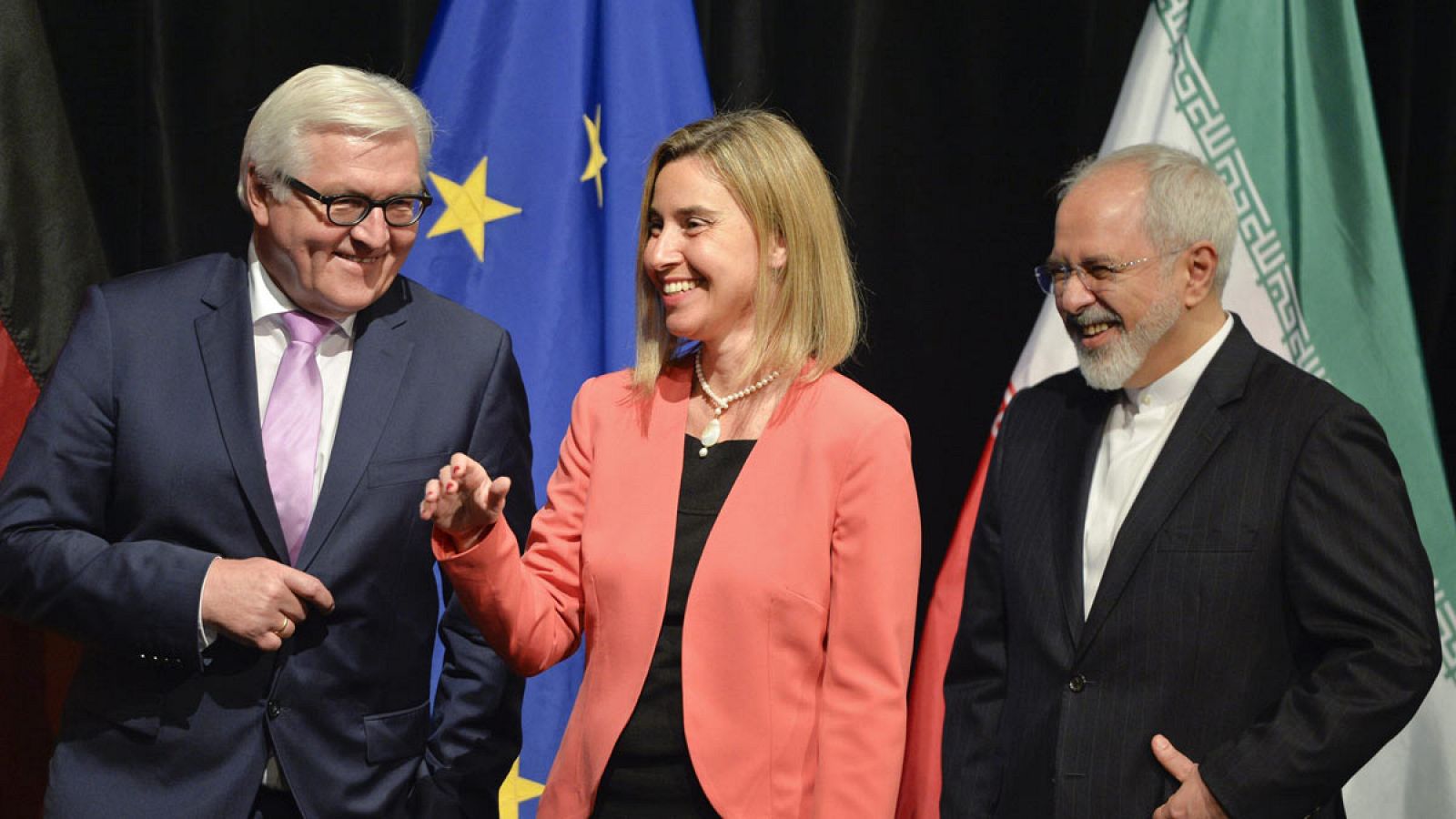 Frank-Walter Steinmeier, Federica Mogherini y Mohamad Javad Zariff en rueda de prensa este martes.