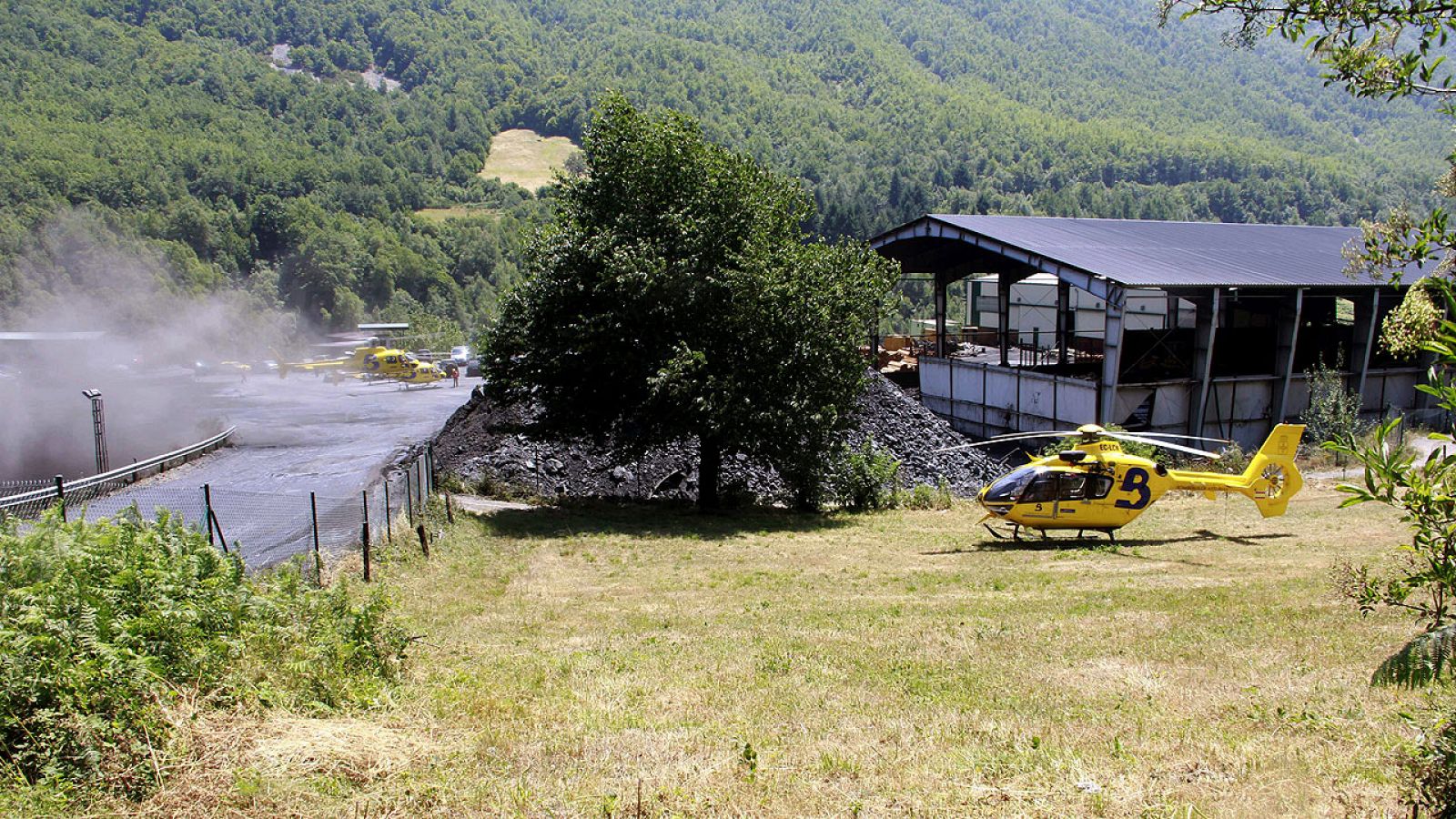 Fotografía del operativo de rescate del minero que ha muerto atrapado en la mina de Cerredo, en Asturias