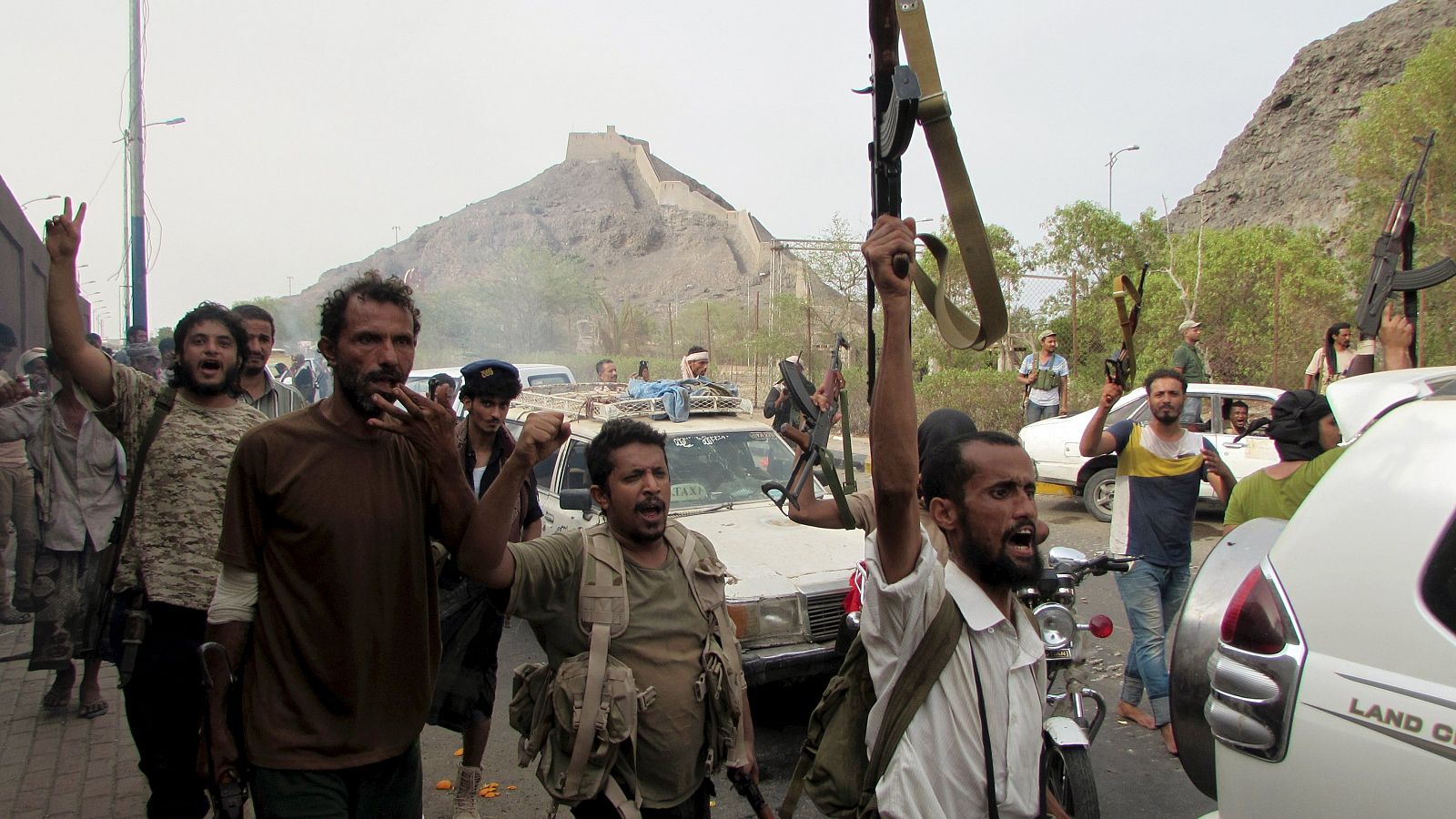 Milicianos leales al presidente yemení exiliado, en Adén