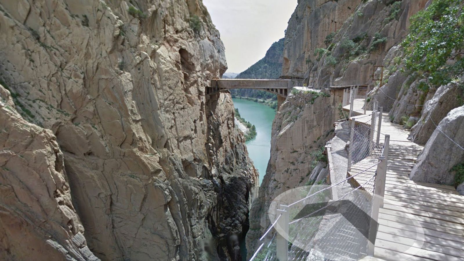 Uno de los tramos del Caminito del Rey, en Málaga, visto en Google Street View.