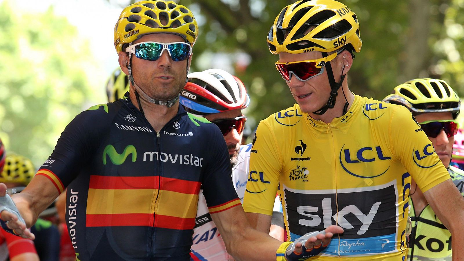 El ciclista español Alejandro Valverde, junto al británico Chris Froome en la 17ª etapa