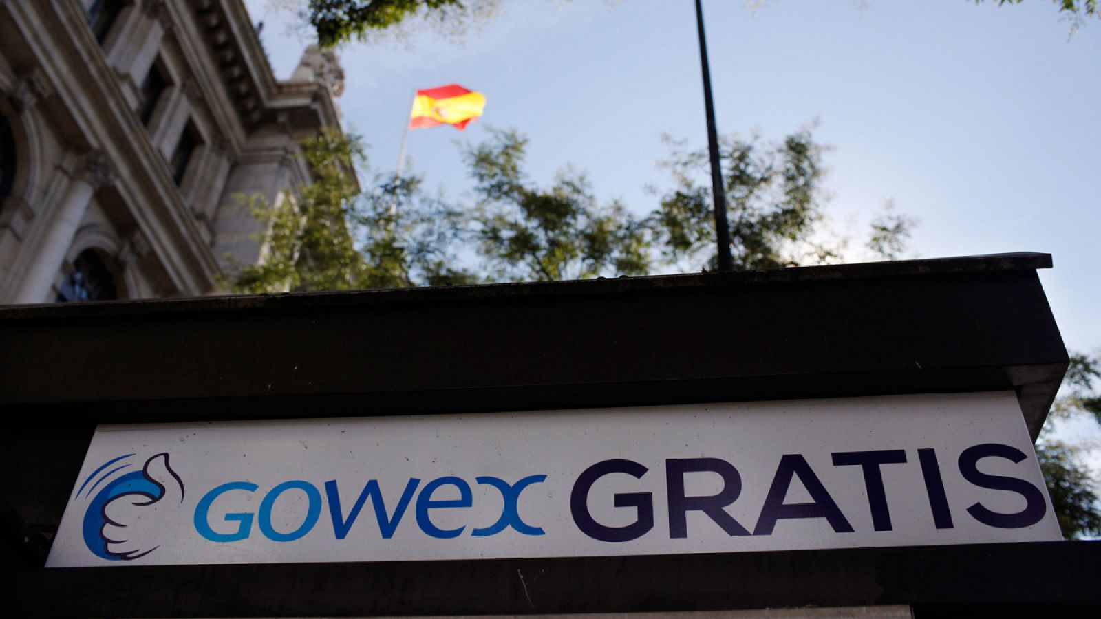 Imagen de un punto de wifi gratis de Gowex frente al Banco de España