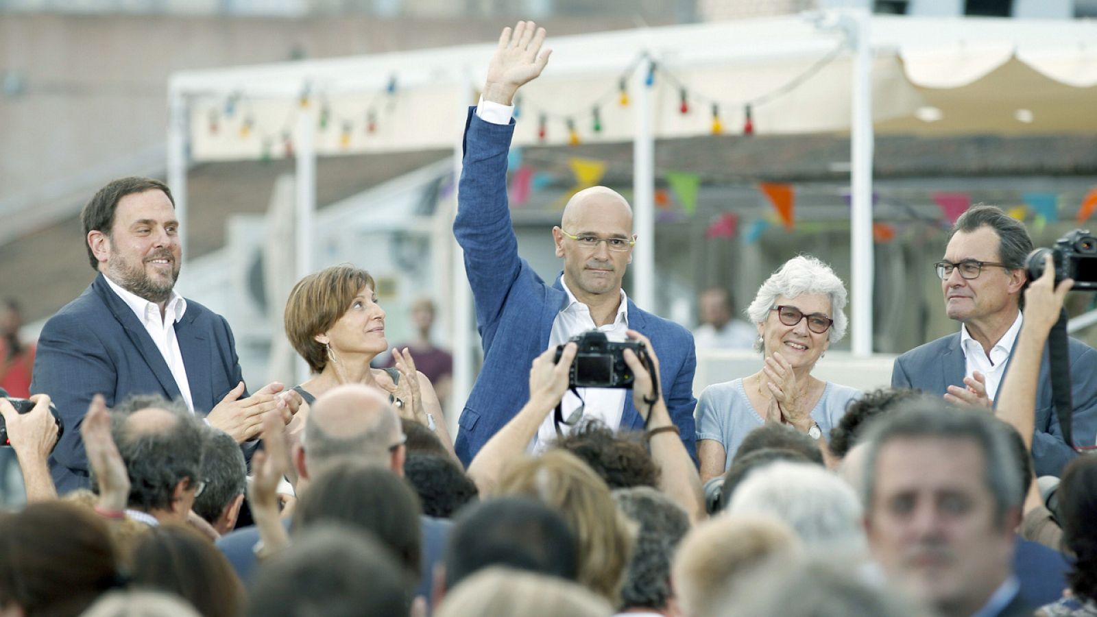 Räul Romeva, en el centro, en la presentación de la lista soberanista que encabeza para el 27S