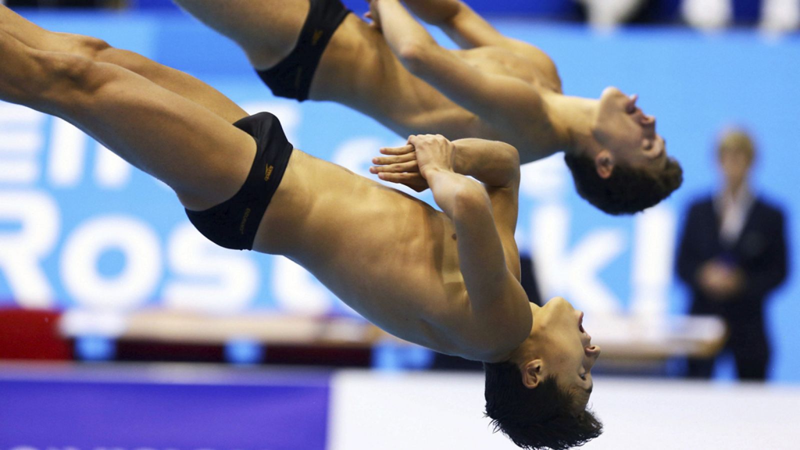 Los hermanos Nicolás y Héctor García-Boissier realizan un salto de 3 metros sincronizado
