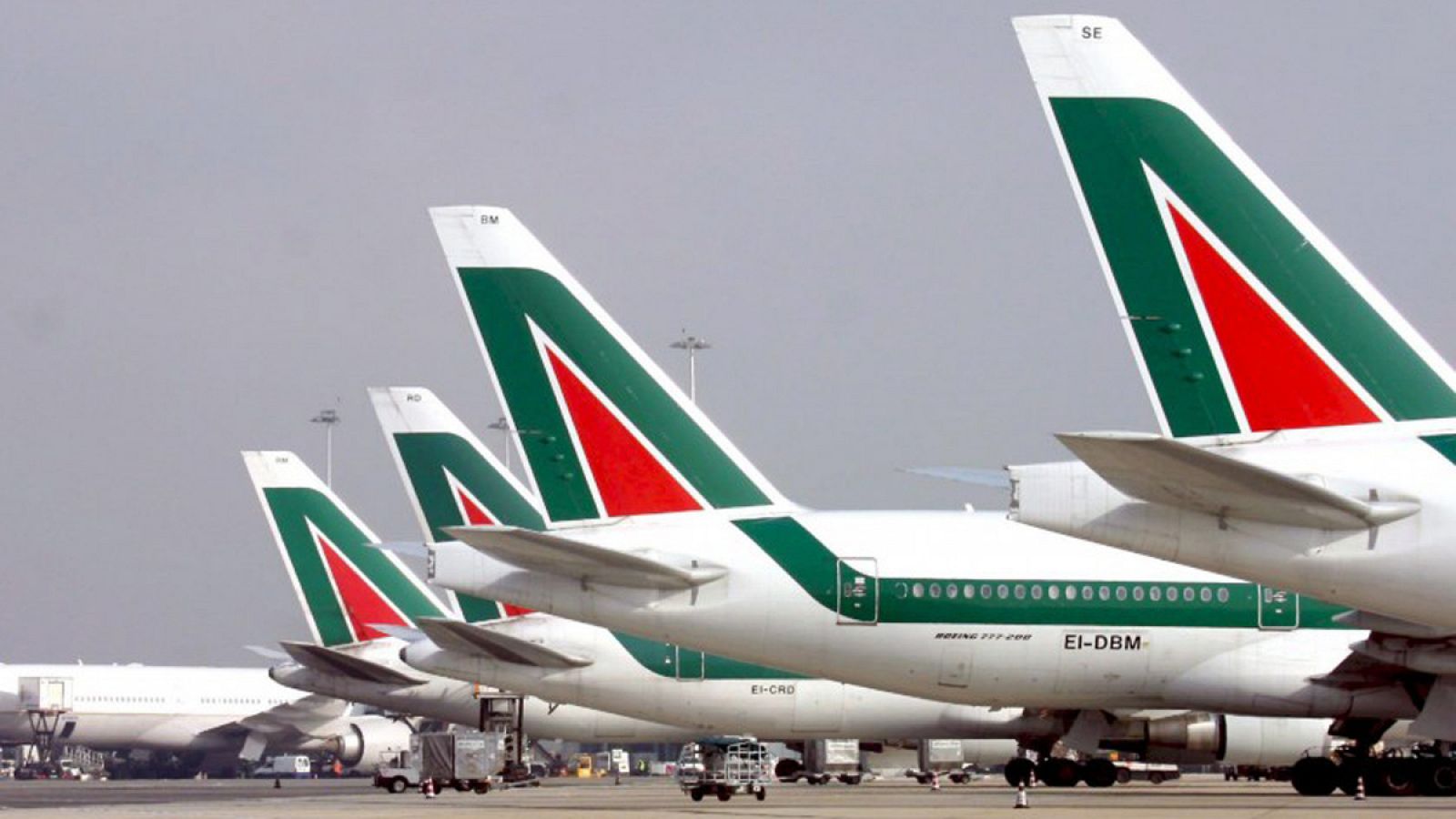 Varios aviones de Alitalia permanecen en tierra