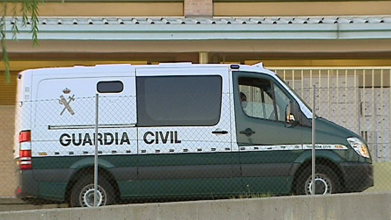 Francisco Granados y David Marjaliza llegan en el furgón de la Guardia Civil a la prisión de Soto del Real