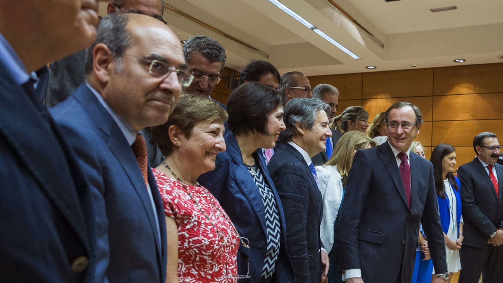 El ministro de Sanidad, Alfonso Alonso, con los consejeros del ramo en el Consejo Interterritorial