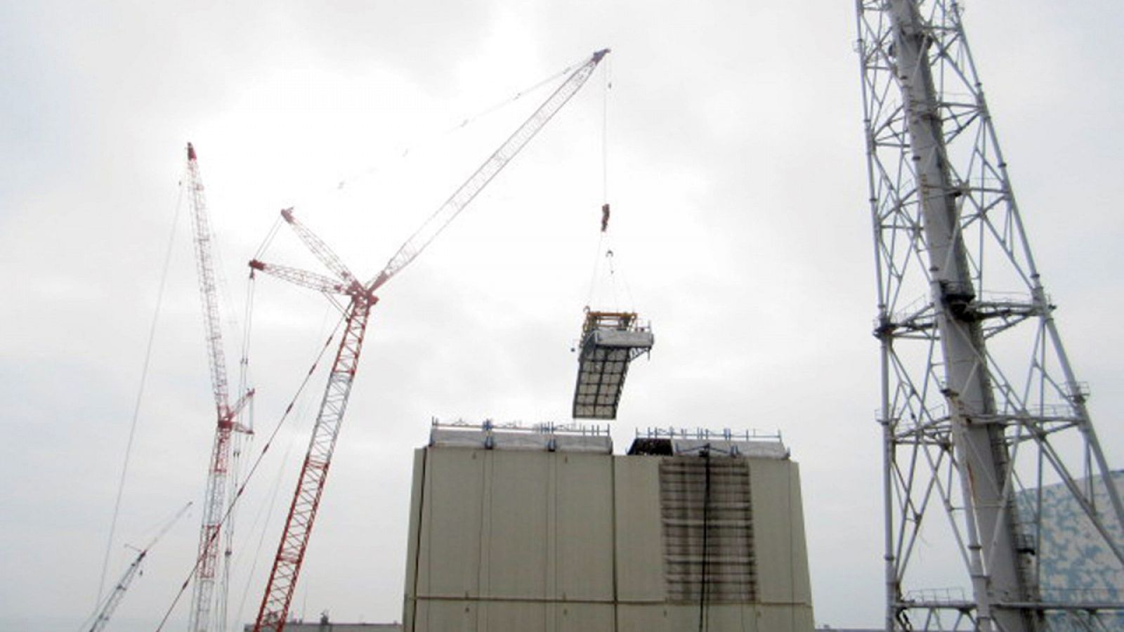 Trabajos en la central nuclear de Fukushima