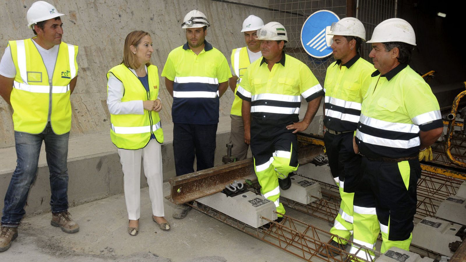 La ministra de Fomento visita las obras de un tramo de la línea de alta velocidad Valladolid-Venta de Baños-Palencia-León-Asturias