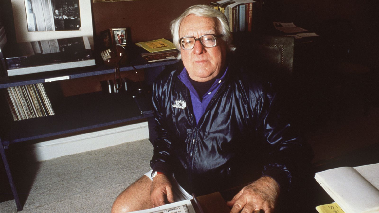 El escritor Ray Bradbury, en su casa de Paris en una imagen de 1990.