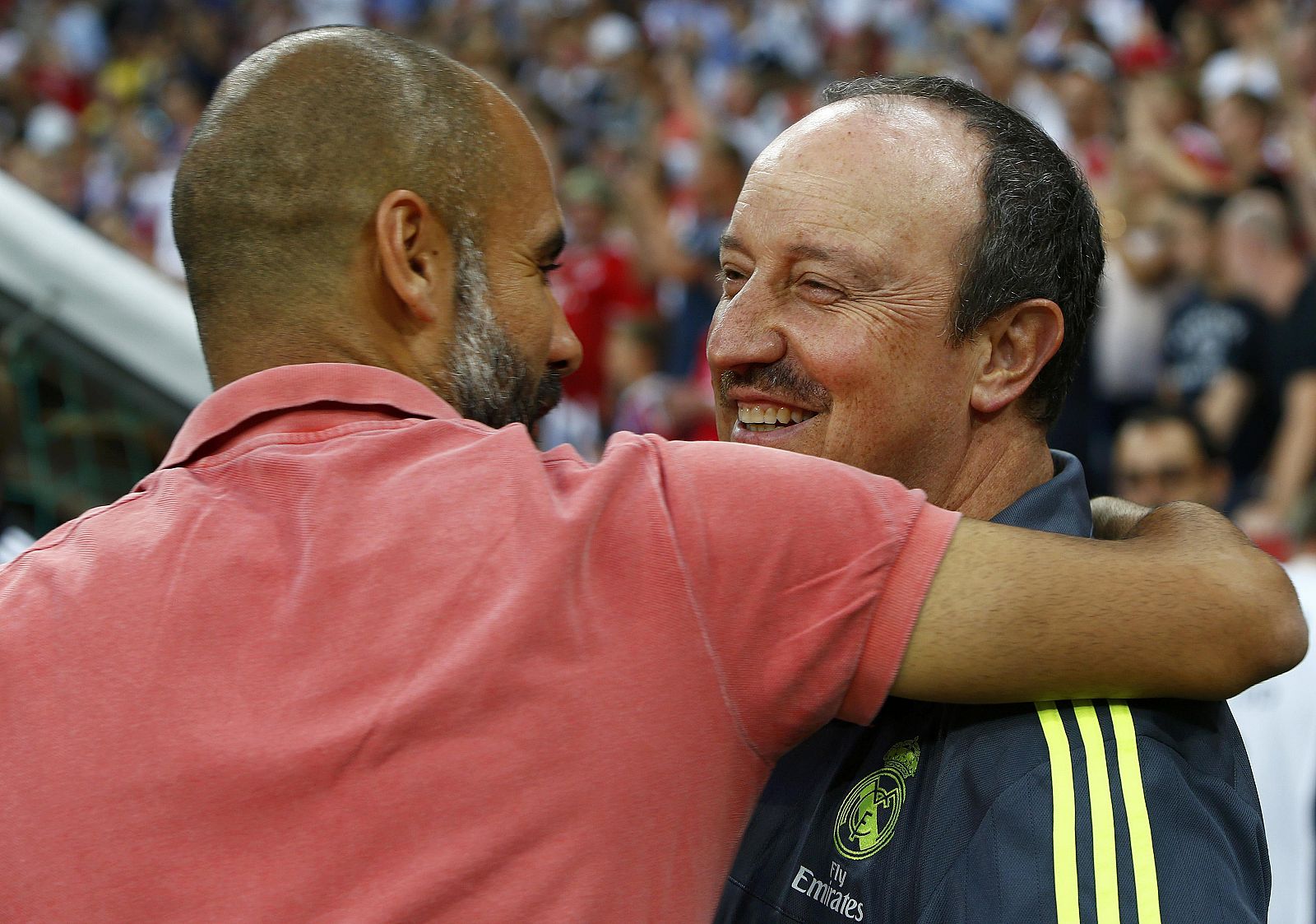 Rafa Benítez y Guardiola se saludan antes del partido.