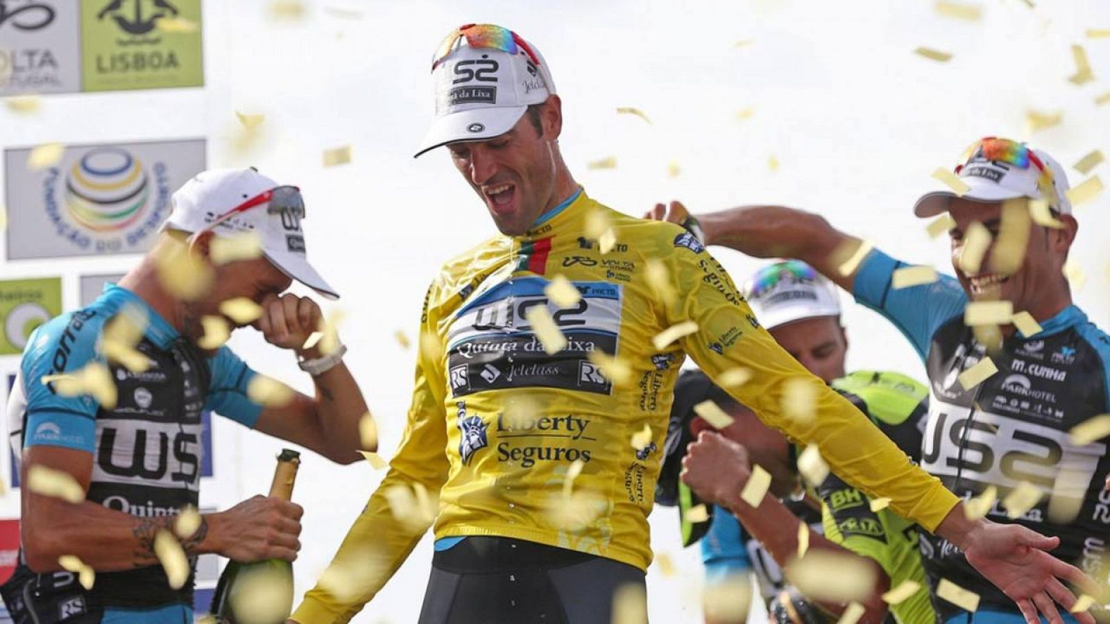 Gustavo Veloso celebra su victoria en la Vuelta a Portugal