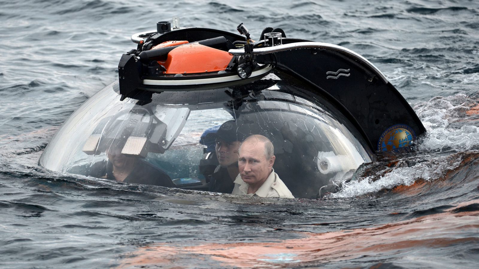 El presidente ruso Vladímir Putin a bordo de un batiscafo se sumerge en el mar Negro junto a Sebastopol, Crimea