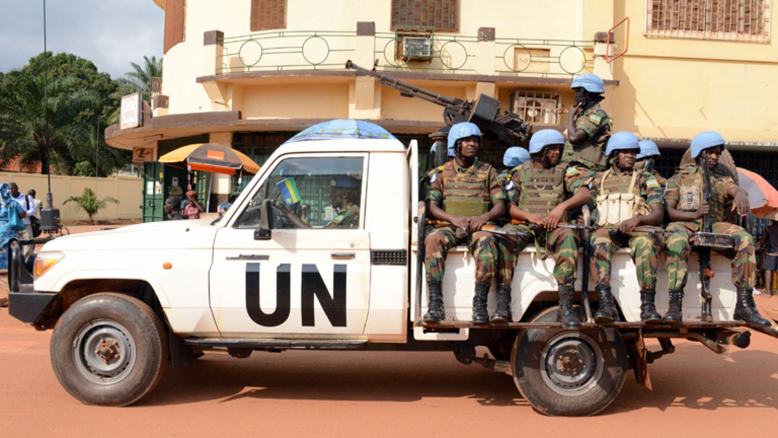 Cascos azules de la ONU patrullando en la localidad de Bangui, República Centroafricana