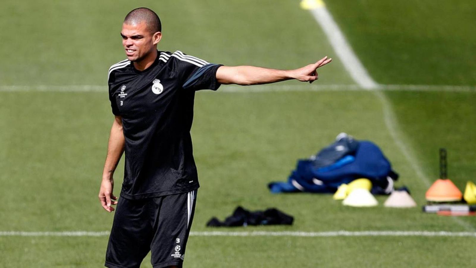 El defensa central del Real Madrid Pepe.