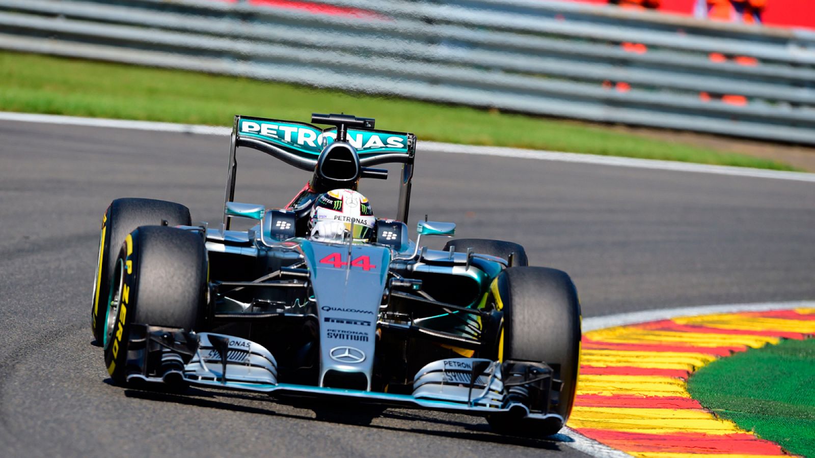 Lewis Hamilton, durante la sesión clasificatoria en Bélgica