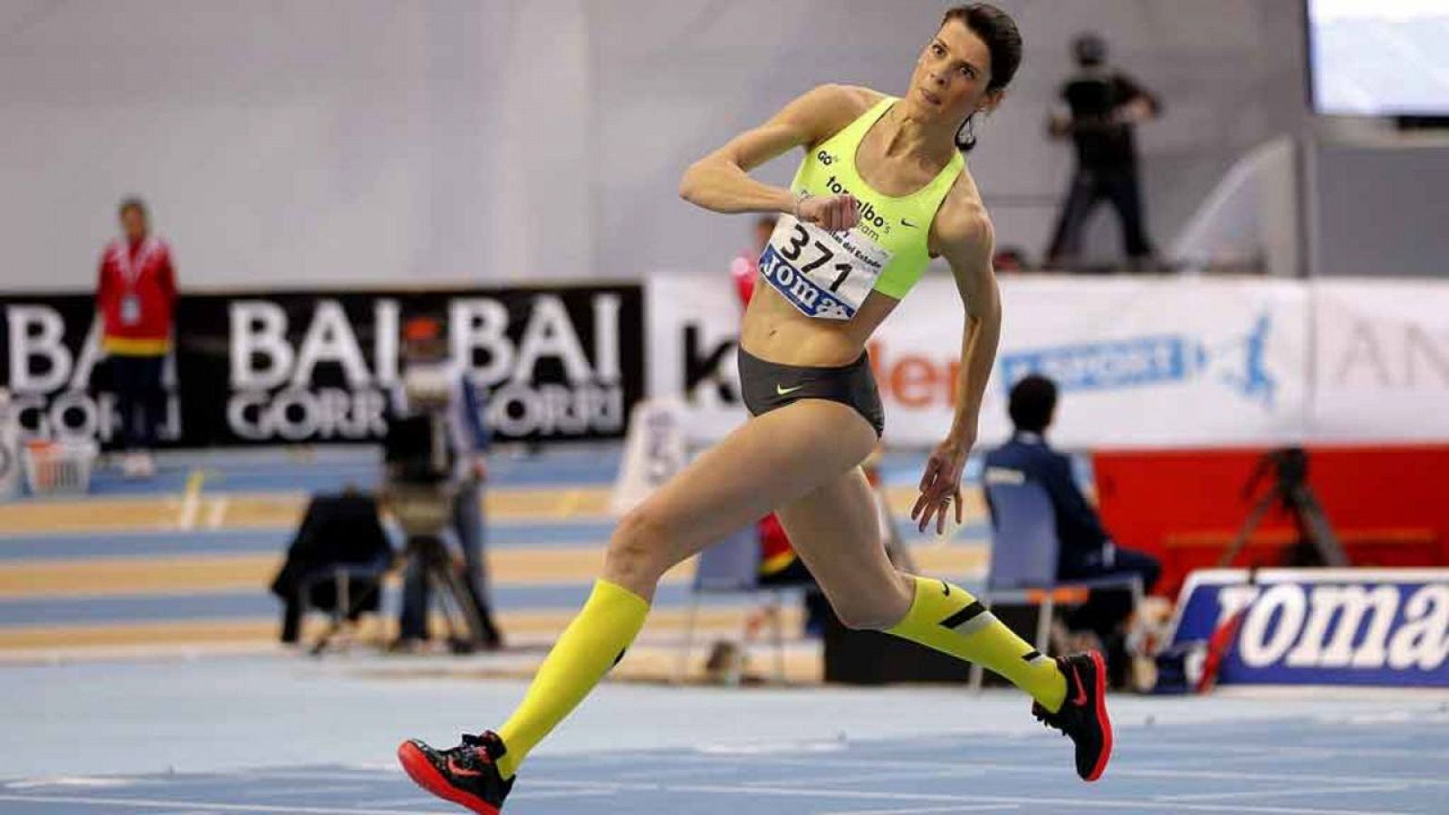 Ruth Beitia disputando los últimos campeonatos de España en pista cubierta