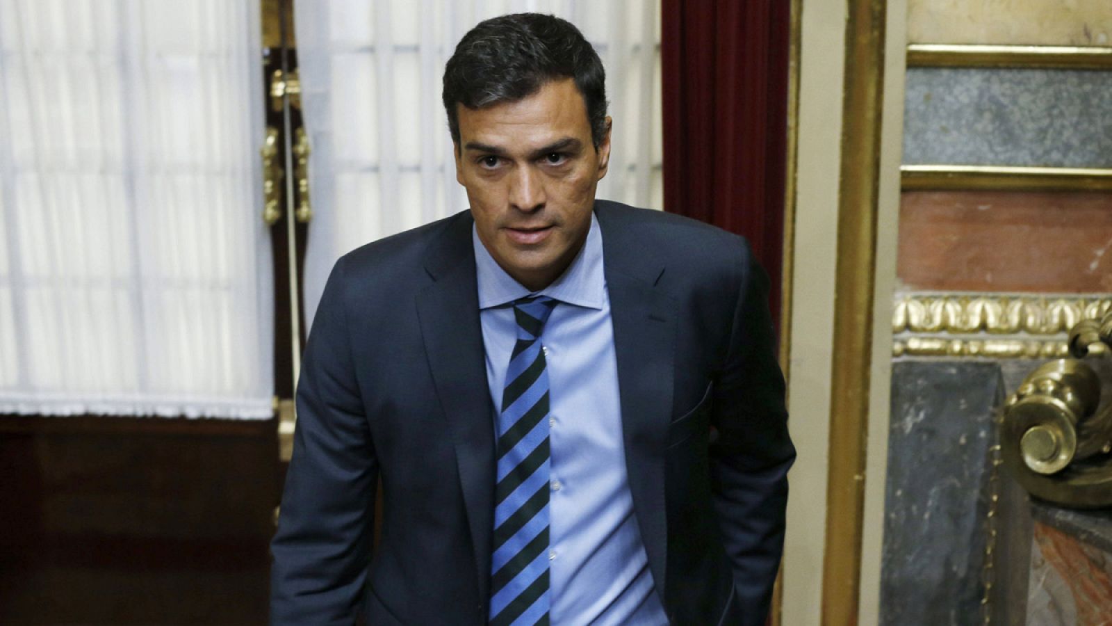 El líder socialista, Pedro Sánchez, tras finalizar la votación en la que se rechazaron todas las enmiendas a los Presupuestos de 2016