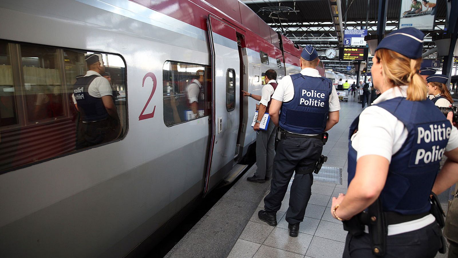 La policía vigila una estación de tren en Bruselas