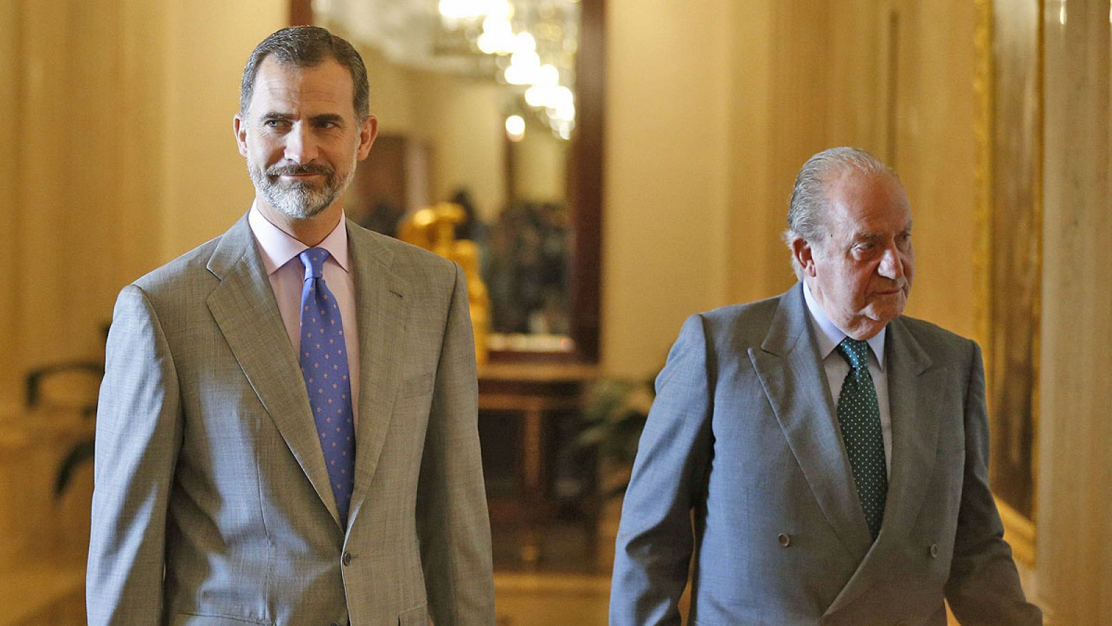 El rey Felipe VI, junto al rey Juan Carlos