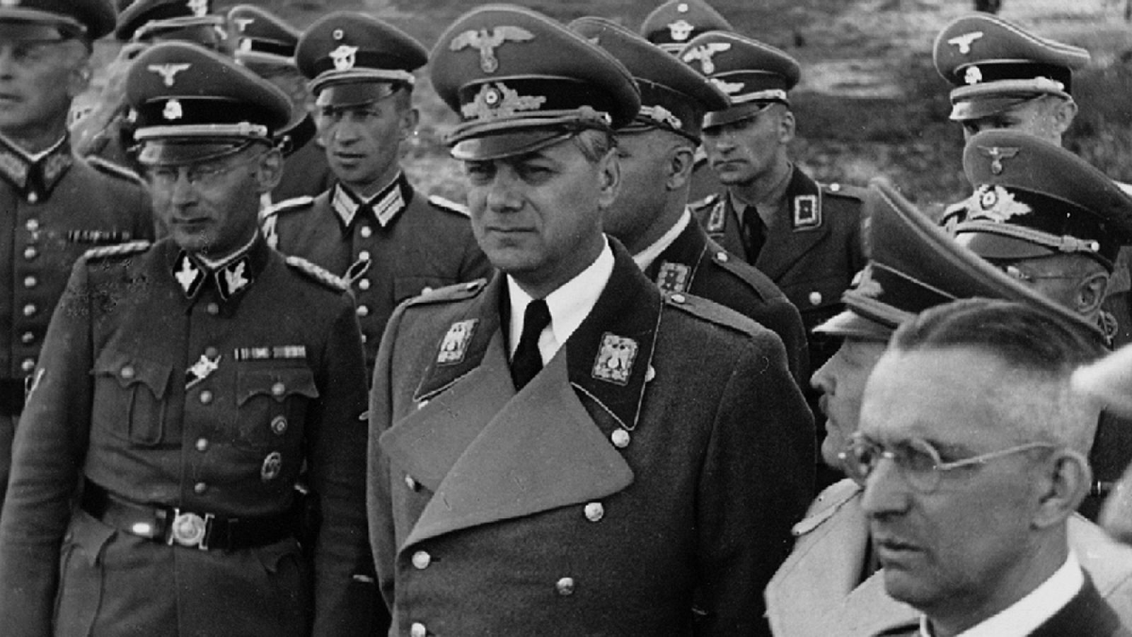 Visita de Rosenberg (en el centro) a Kiev en 1942. A su derecha, el comisario del Reich Erich Koch y el jefe de la región aministrativa Alfred Meyer.