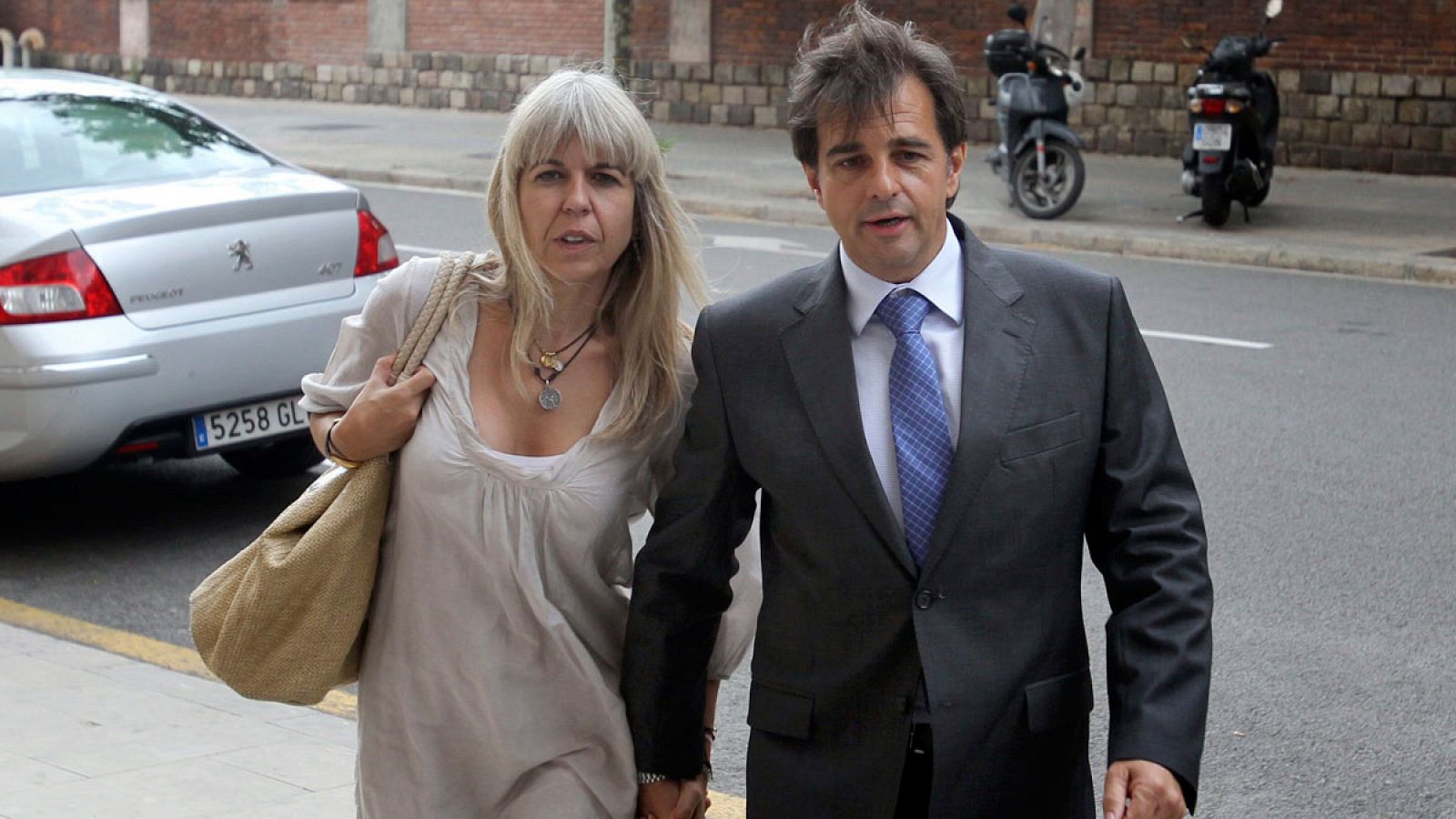 El yerno de los joyeros Yous Lluís Corominas, junto a su mujer, en una imagen de 2011.