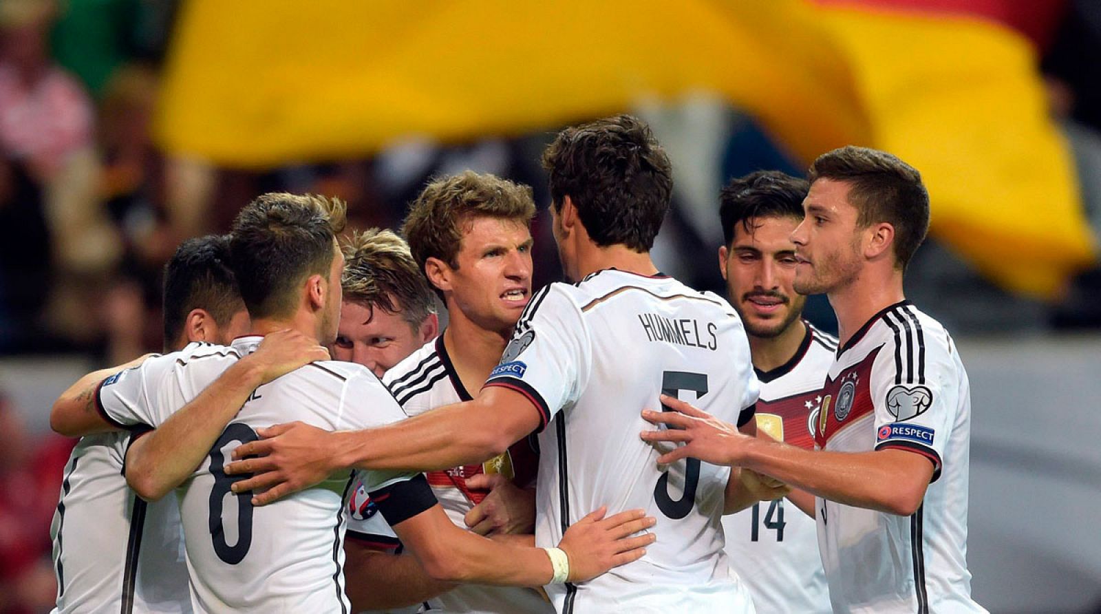 La selección alemana celebra su victoria ante Polonia