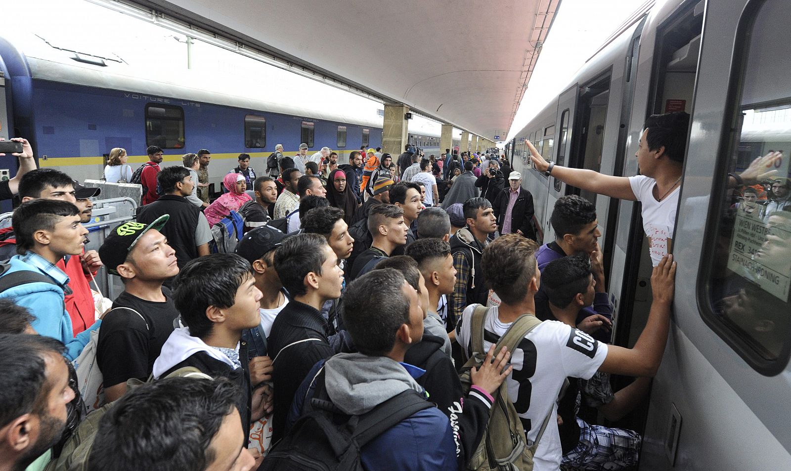 Refugiados en dirección a Alemania se agolpan en la estación vienesa de Westbound Railway (imagen de archivo)