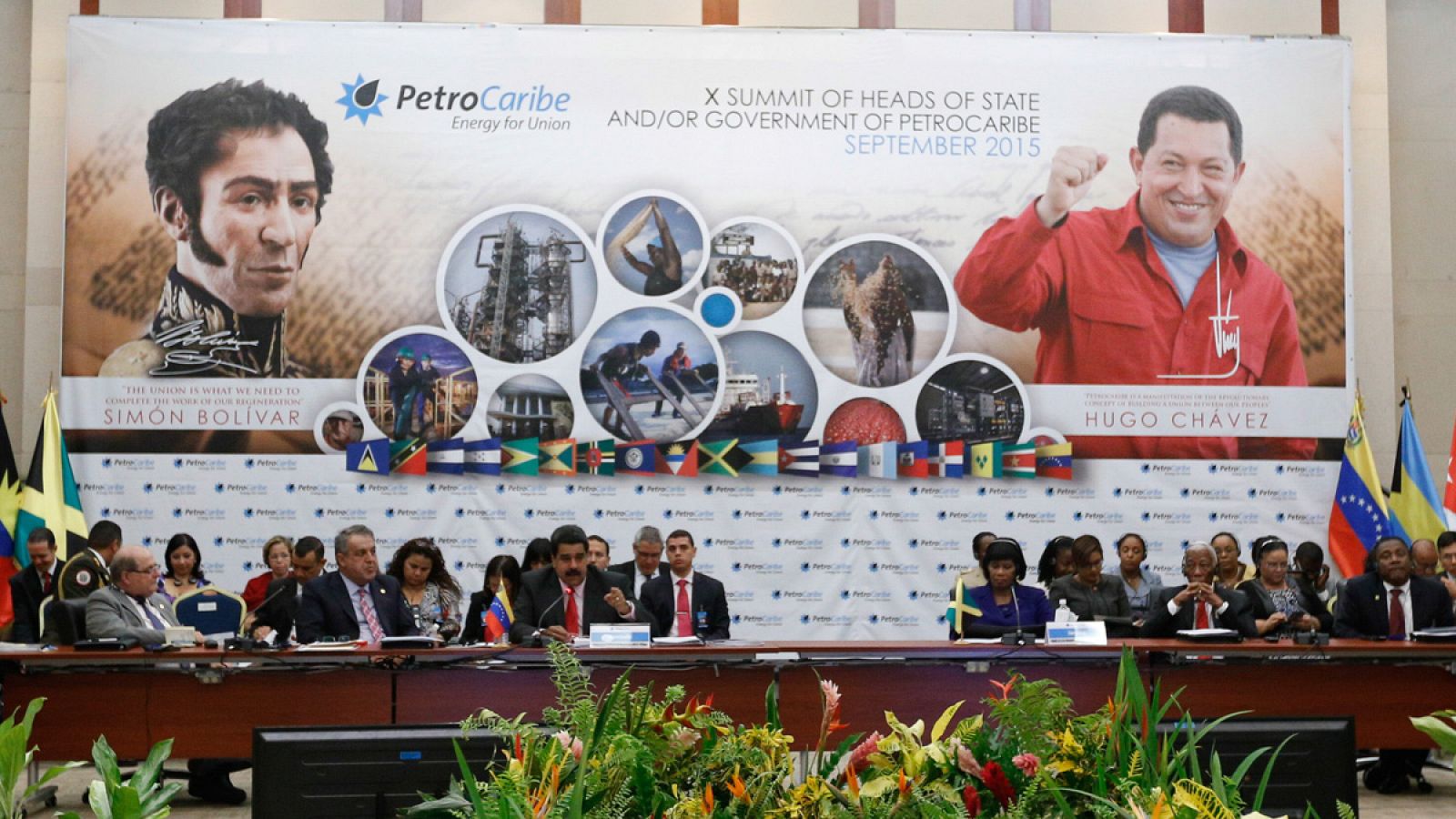 El presidente venezolano, Nicolás Maduro, mientras pronuncia un discurso durante la X Cumbre de PetroCaribe en Kingston (Jamaica)